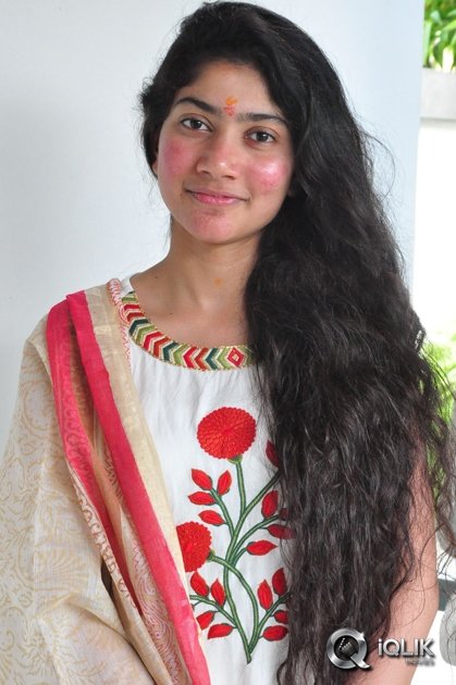 Sai-Pallavi-at-Fidaa-Movie-Opening